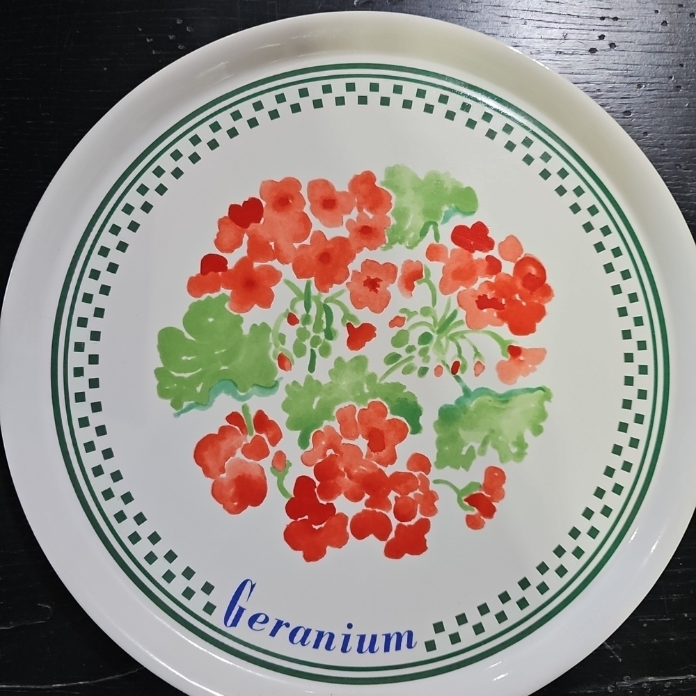 Riviera Floral Plate - Red and Green Design